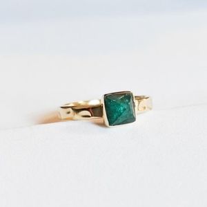 🦋LAST🦋 NWT Baizaar Square Emerald and Hammered Brass Ring